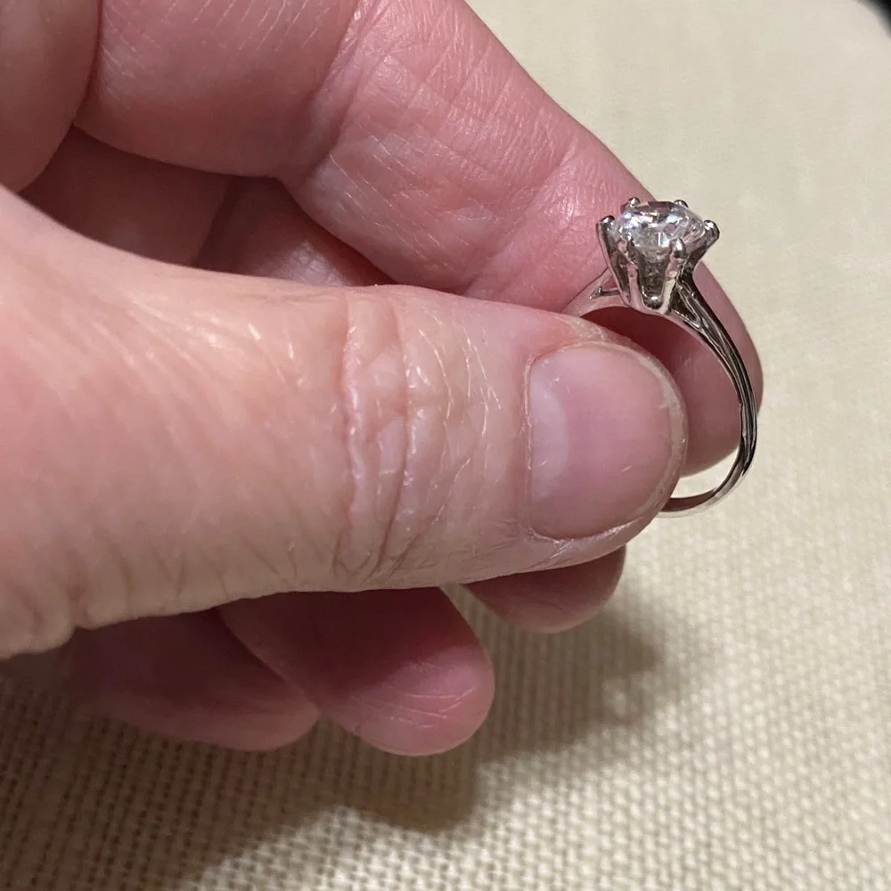 Six prong cubic zirconia silver metal ring size 6 3/4